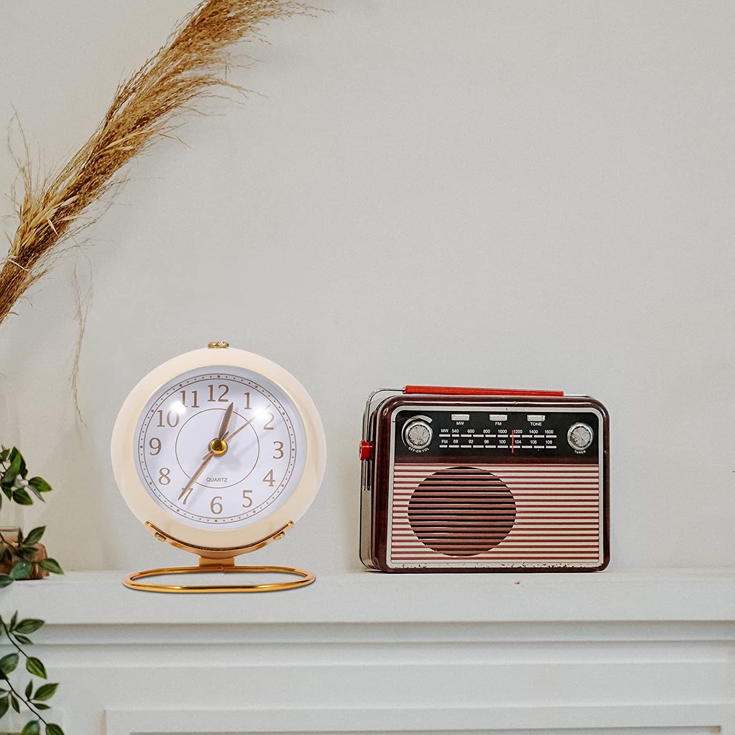 Analog Alarm Clocks, Retro Backlight Cute Simple Design Small Desk Clock with Night Light,Silent Non-Ticking, Battery Powered,for Kids, Home Bedroom Decor, Travel